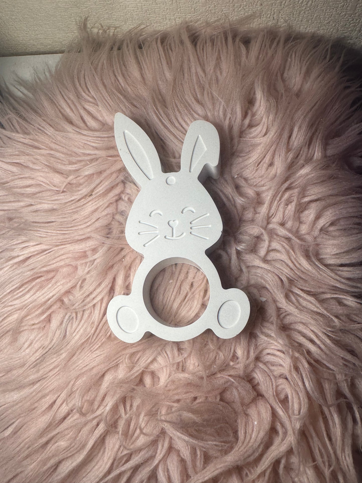 Hase mit Loch für Süßigkeiten