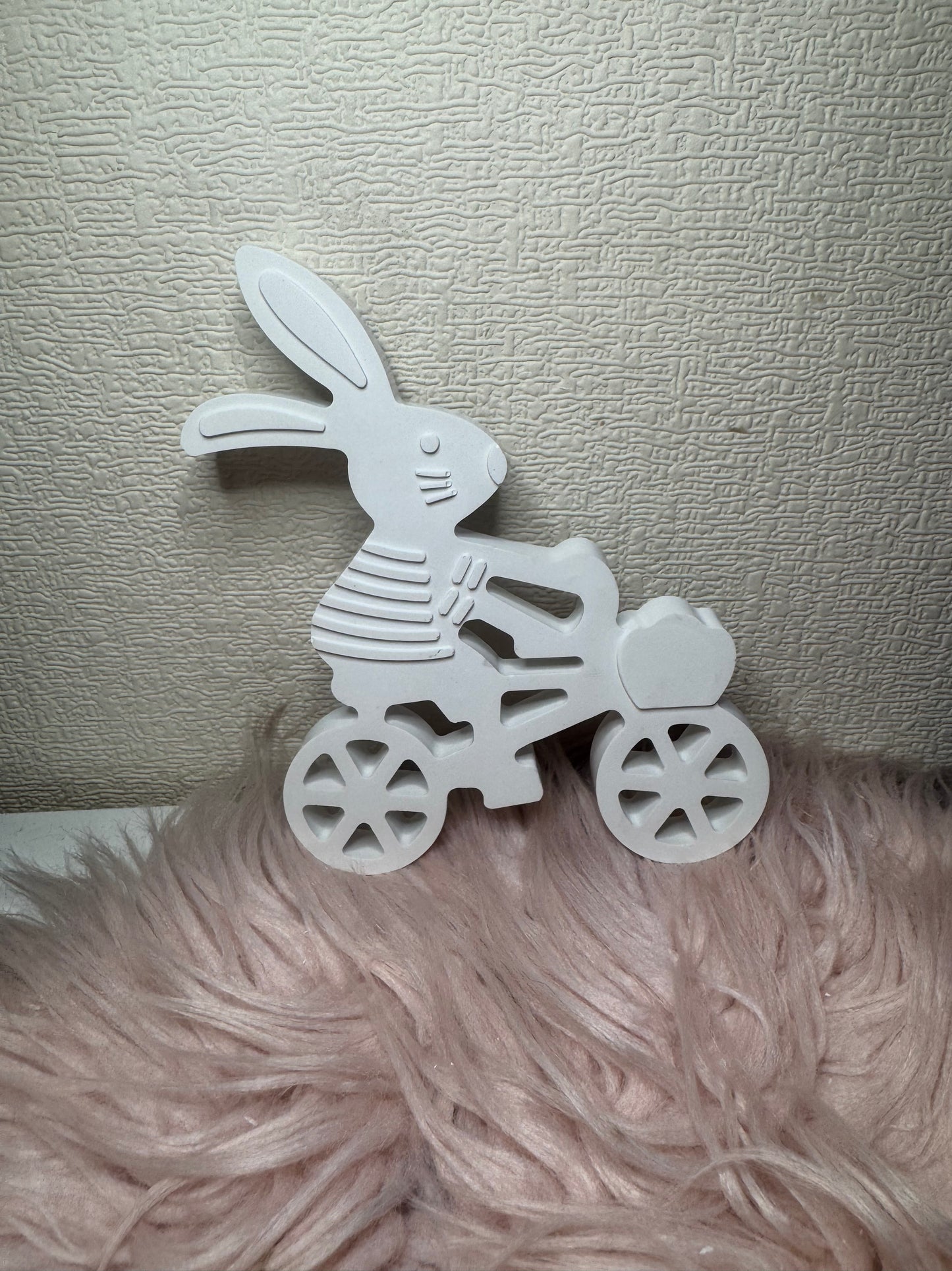 Osterhase auf den Fahrrad