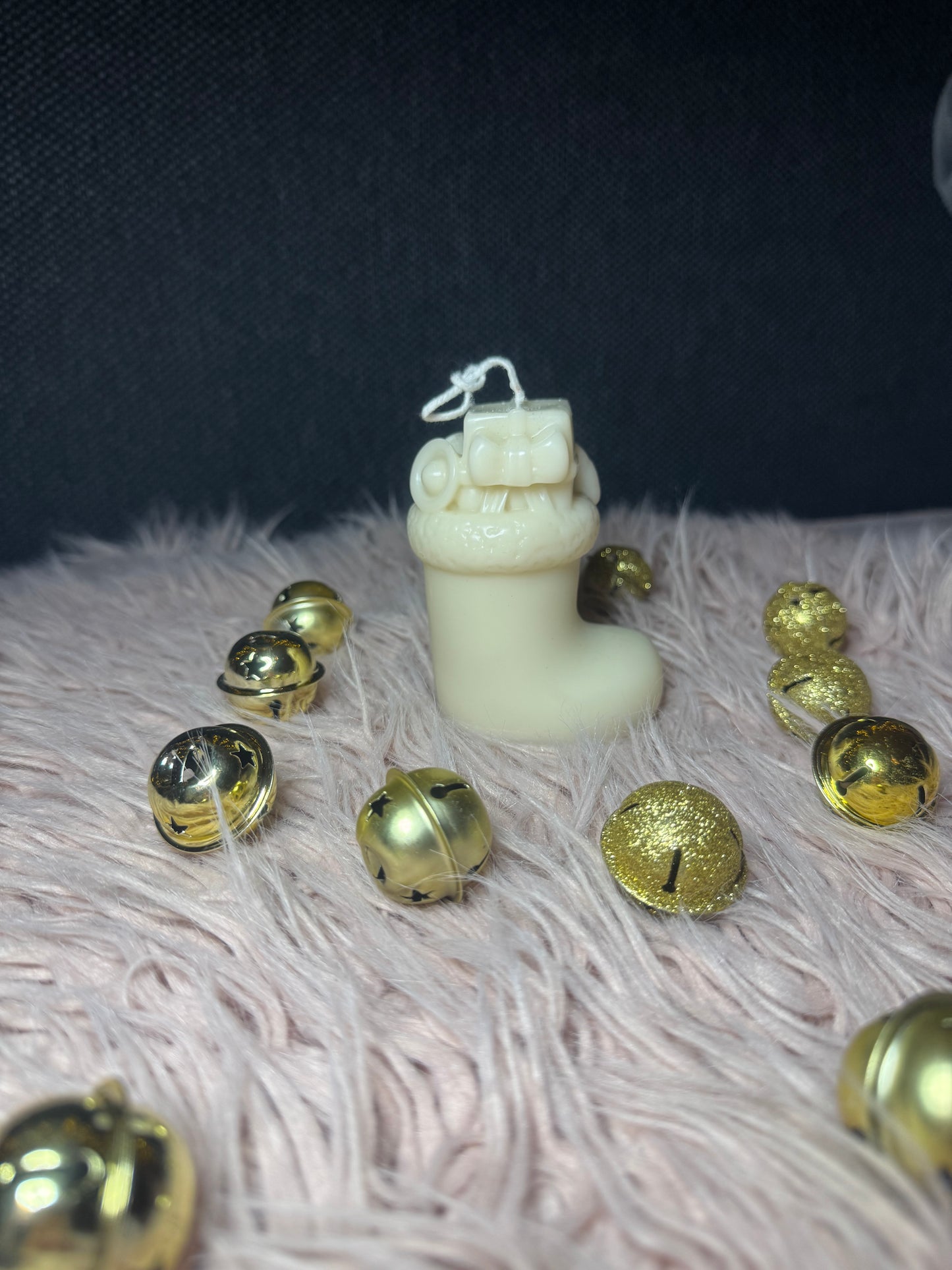 Nikolausstiefel kaufen, Santa Claus Schuh, Weihnachtsdekoration, nachhaltige Kerzen, handgemachte Weihnachtsartikel, Geschenkideen Weihnachten, Nikolausstiefel Deko, Kerzen mit Baumdocht, natürliche Weihnachtsdekoration, Weihnachtsgeschenkideen.
