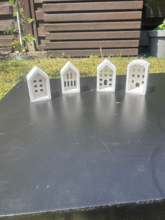 4 kleine Häuser
