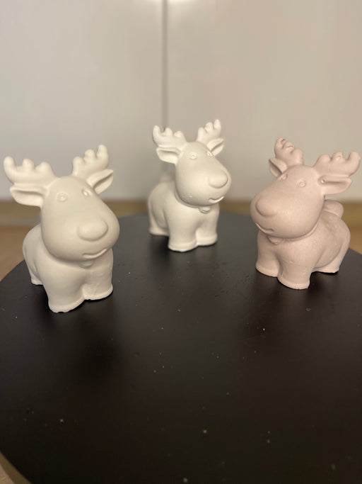 Rentier-Dekoration, Rentier Weihnachtsdeko, handgemachte Deko, Gips Rentier kaufen, festliche Dekoration, Weihnachtsgeschenk Ideen, Rentier Figuren, Tischdekoration Weihnachten, handgemachte Weihnachtsdekoration, Rentier-Deko aus Gips