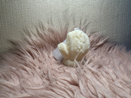 Rapswachskerze, umweltfreundliche Kerze, Baumdocht-Kerze, natürliche Dekoration, nachhaltige Wohnaccessoires, handgemachte Kerzen, minimalistische Kerze, Kerze mit natürlichem Docht, elegante Kerzen, Duftfreie Kerze, dekorative Kerze, stimmungsvolle Beleuchtung, umweltfreundliches Wohnen, nachhaltige Geschenke, natürliche Wohnaccessoires.