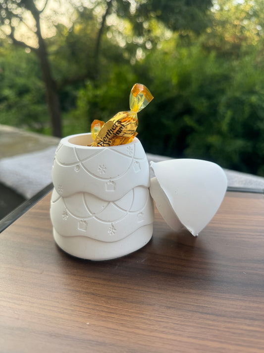 Weihnachten, Geschenkdose, Weihnachtsdeko, Weihnachtsgeschenke, Gipsdose, festliche Aufbewahrung, Geschenkideen Weihnachten, Weihnachtsdekoration, Handarbeit Geschenkdose, Weihnachtsgeschenk, Gipsgemisch, Adventskalender, weihnachtliche Deko