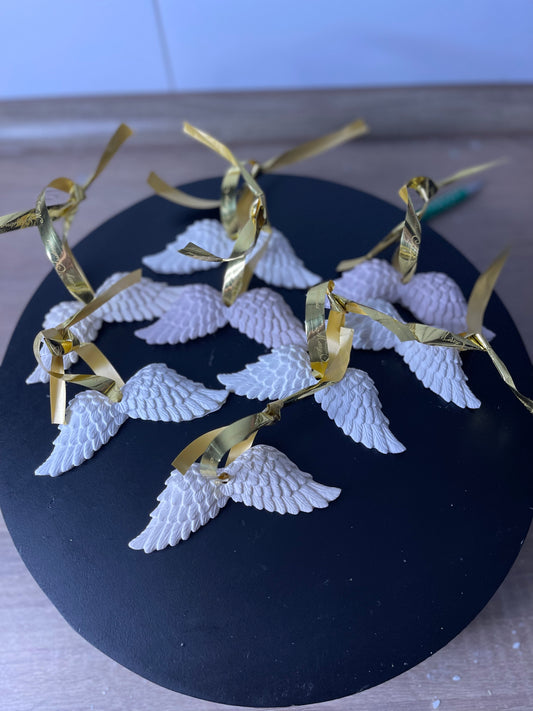 Weihnachtsbaum Deko, Engel Flügel Ornamente, handgefertigte Weihnachtsdeko, Gips Deko Weihnachten, Engel Anhänger 3er-Set, festliche Baumdekoration, Weihnachtsbaum Engel Set, elegante Weihnachtsornamente, Gips Engel Flügel, handgemachte Baumdekoration